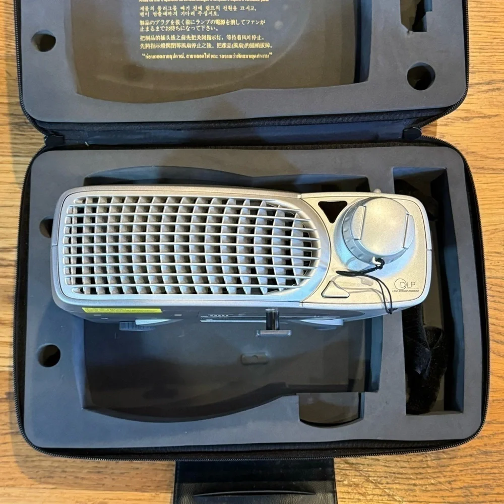 Dell 2200MP Projector with carrying case and cords